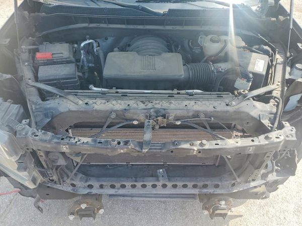 2019 CHEVROLET SILVERADO LT — Engine bay