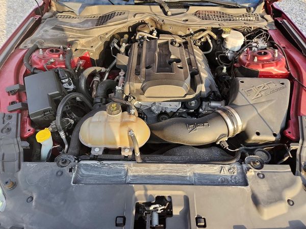 2019 FORD MUSTANG I4 Coupe — Engine bay