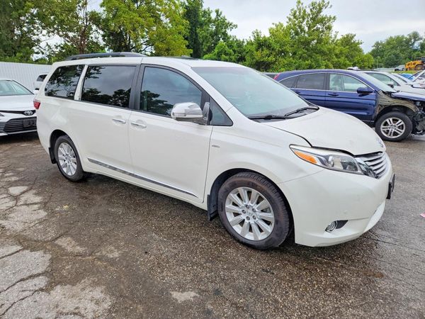 2016 TOYOTA SIENNA