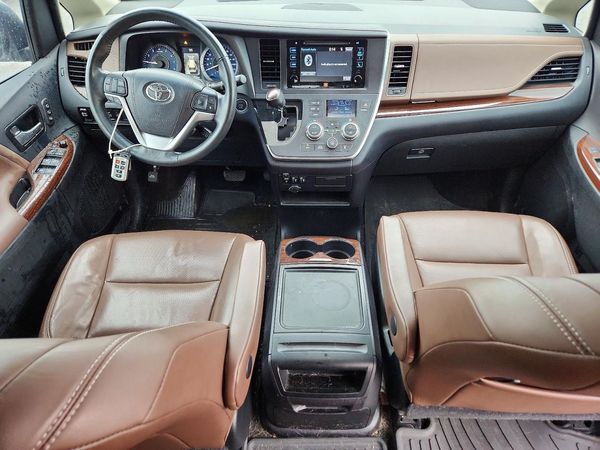 2016 TOYOTA SIENNA