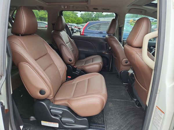 2016 TOYOTA SIENNA