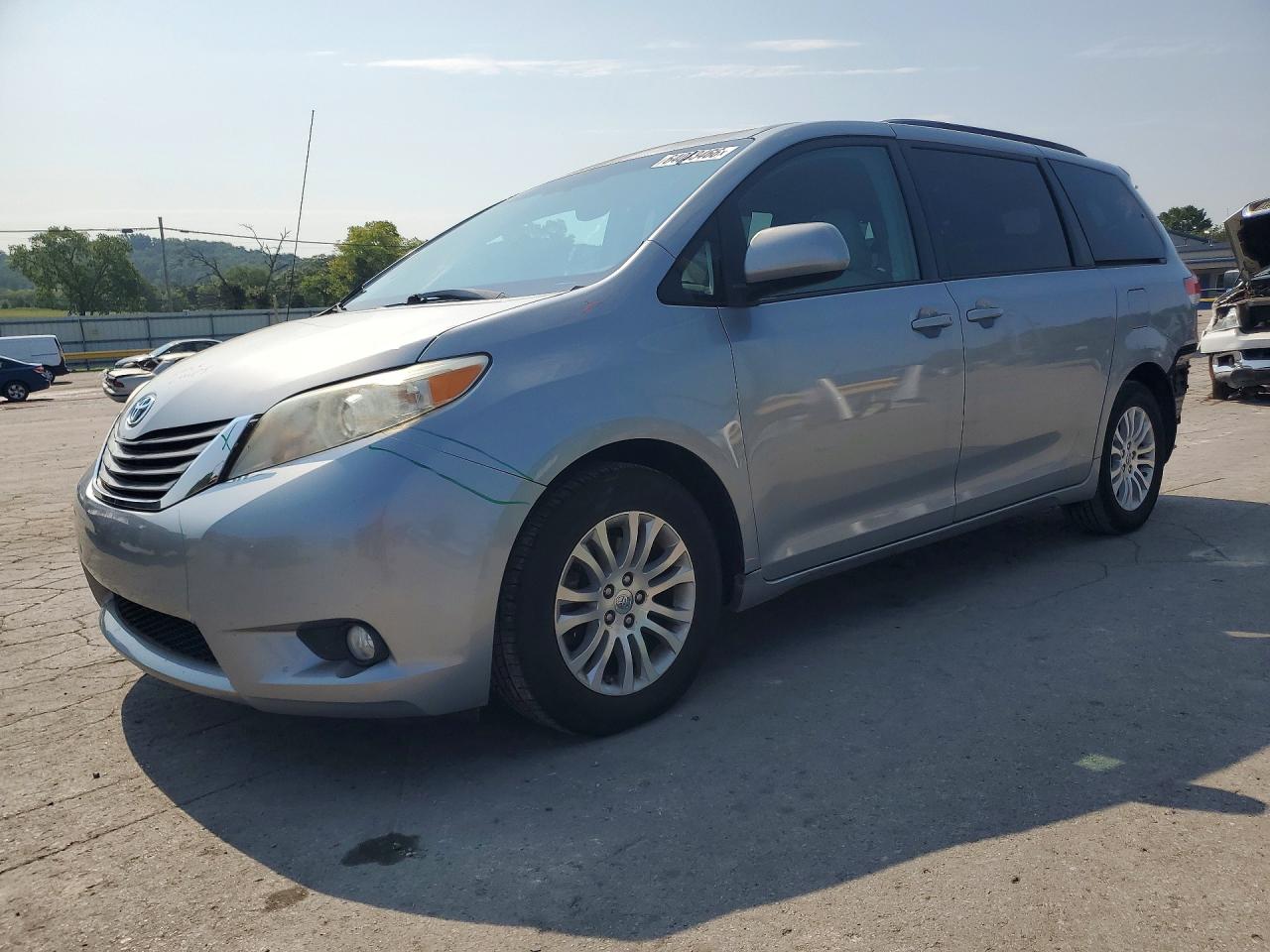 2012 TOYOTA SIENNA