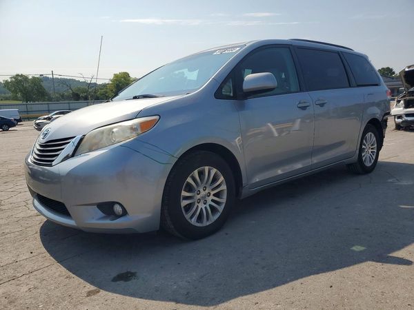 2012 TOYOTA SIENNA