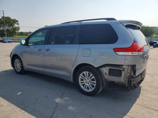 2012 TOYOTA SIENNA