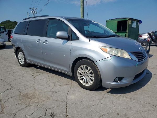 2012 TOYOTA SIENNA