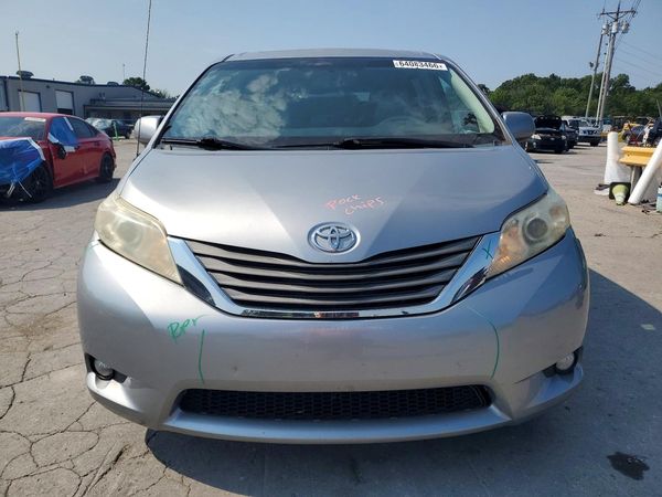 2012 TOYOTA SIENNA