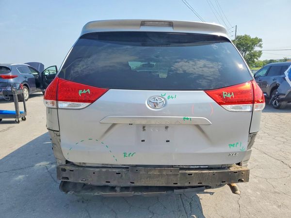 2012 TOYOTA SIENNA