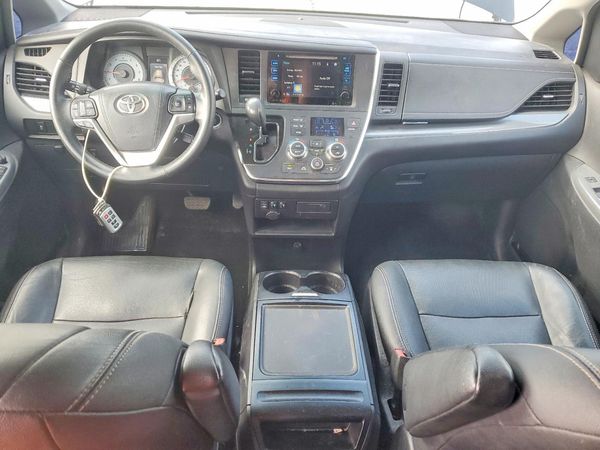 2015 TOYOTA SIENNA
