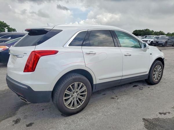 2017 CADILLAC XT5 Luxury