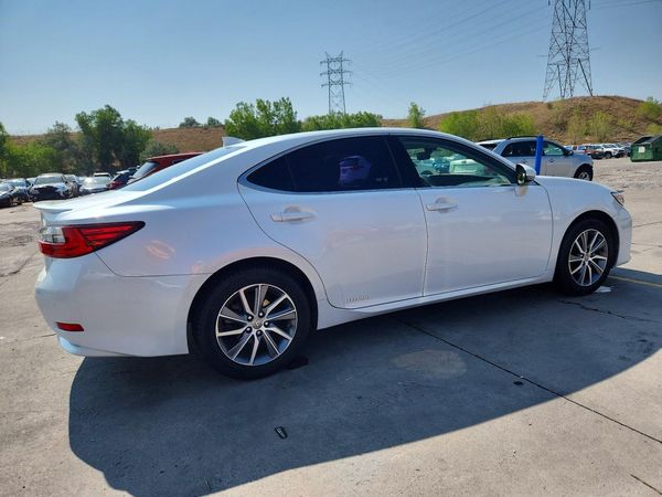 2016 LEXUS ES 300h