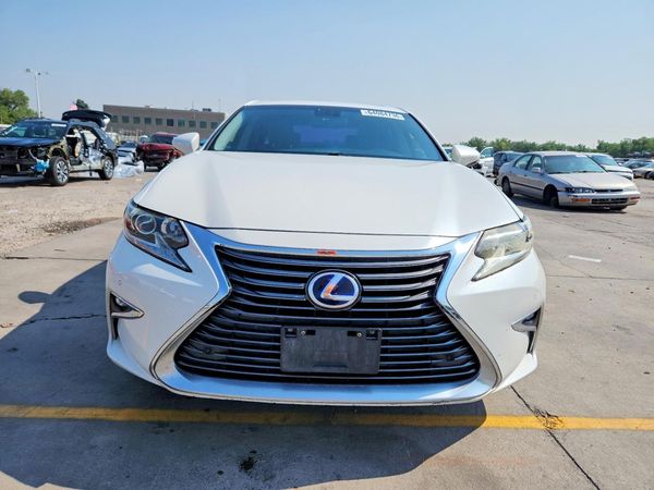 2016 LEXUS ES 300h