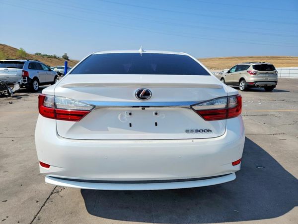 2016 LEXUS ES 300h