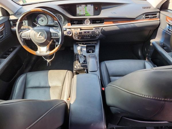 2016 LEXUS ES 300h