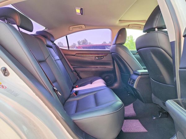 2016 LEXUS ES 300h