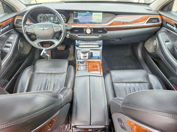2017 GENESIS G90