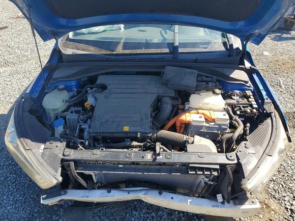 2018 HYUNDAI IONIQ SEL, SEL w/Tech (HEV) — Engine bay