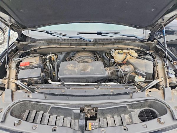 2023 CHEVROLET SUBURBAN RST — Engine bay