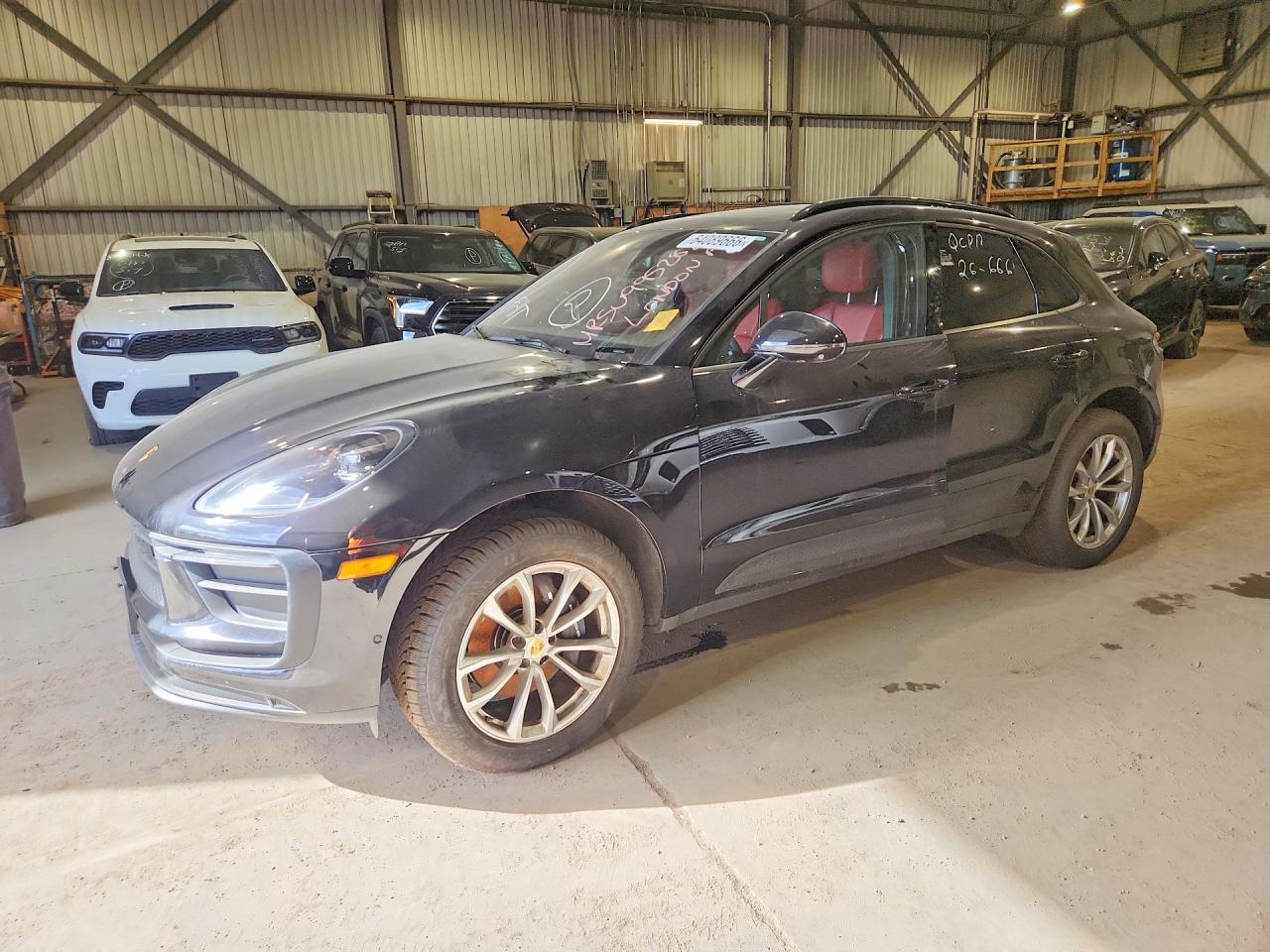 2025 PORSCHE MACAN