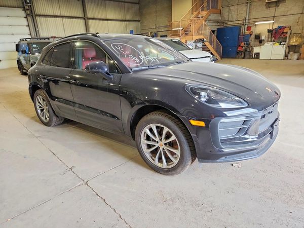 2025 PORSCHE MACAN