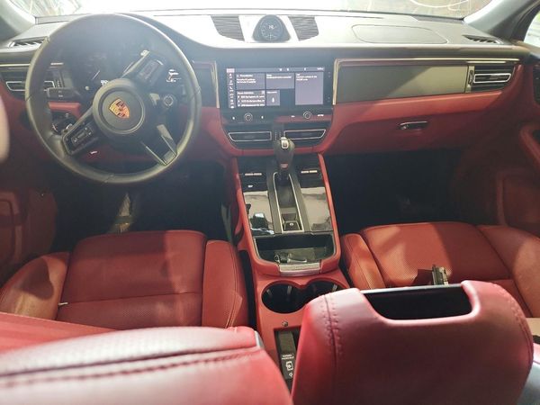 2025 PORSCHE MACAN