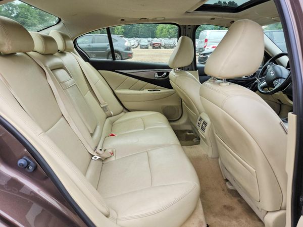 2015 INFINITI Q50