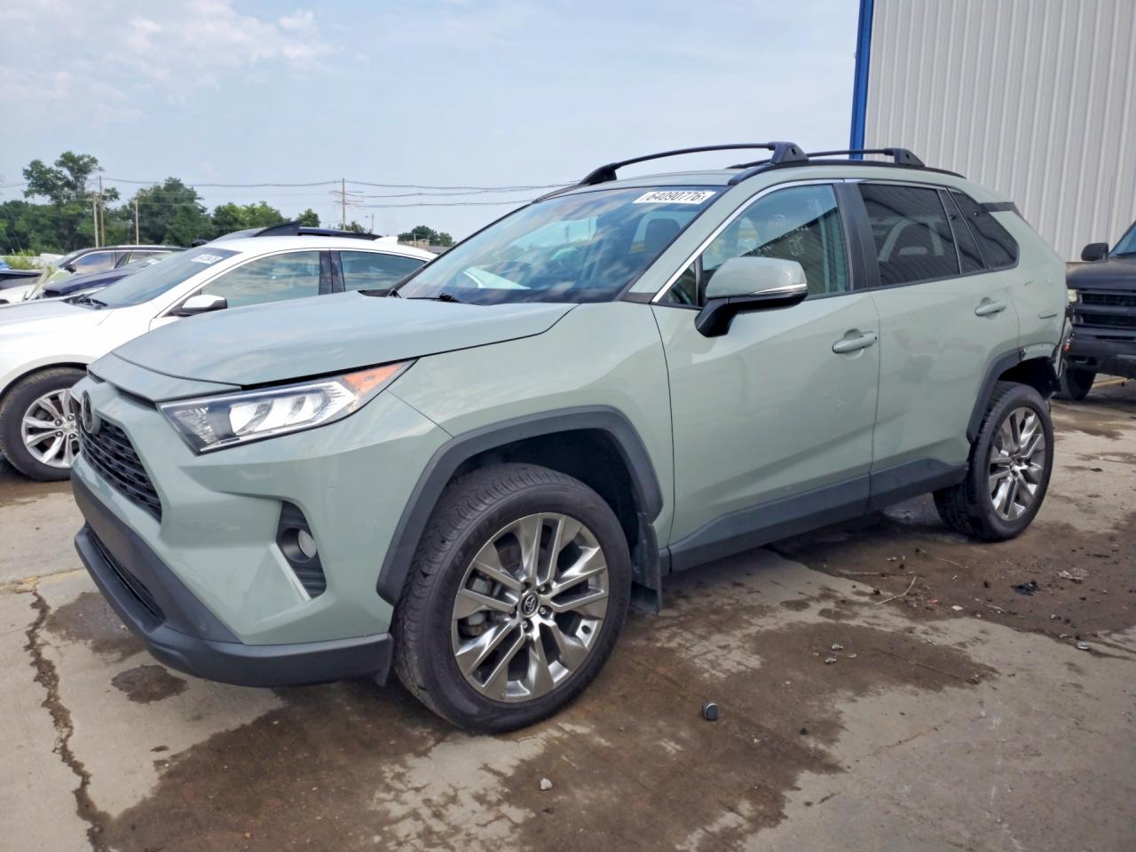 2020 TOYOTA RAV4 XLE Premium