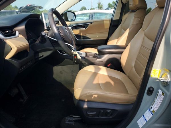 2020 TOYOTA RAV4 XLE Premium