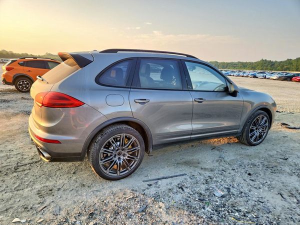 2015 PORSCHE CAYENNE