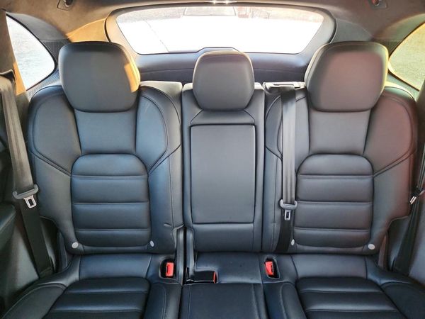 2015 PORSCHE CAYENNE