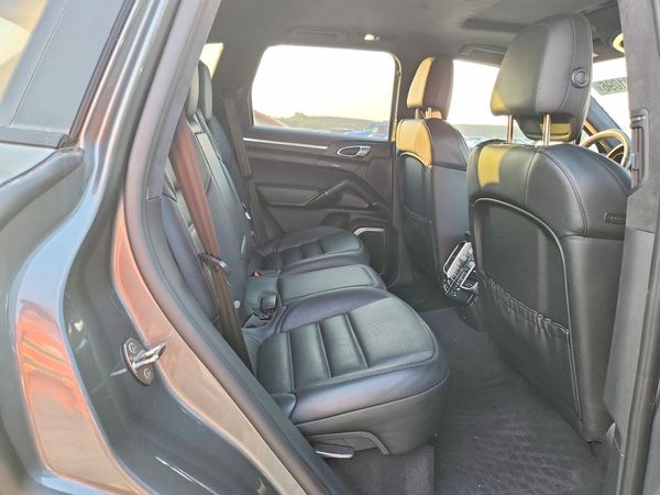 2015 PORSCHE CAYENNE