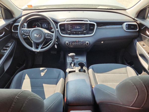 2017 KIA SORENTO L, LX