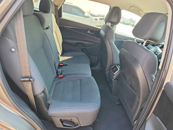 2017 KIA SORENTO L, LX