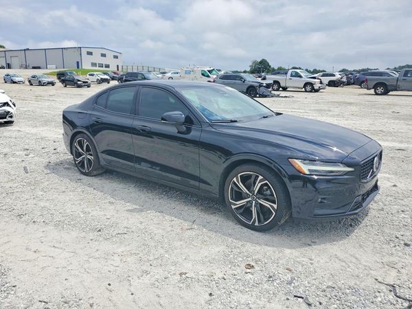 2024 VOLVO S60 Ultimate Dark