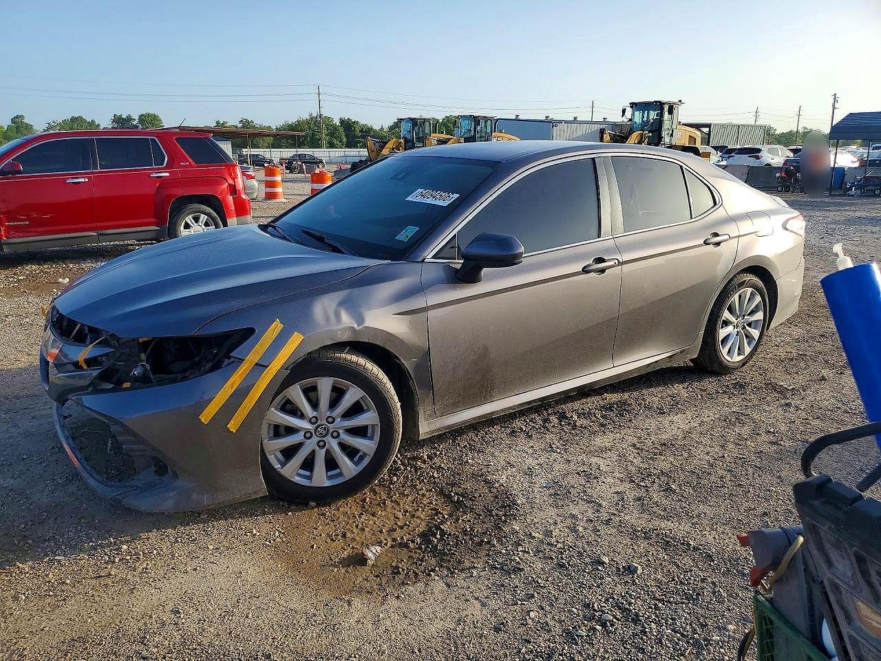 2018 TOYOTA CAMRY L/LE/SE/XLE — Front 3/4