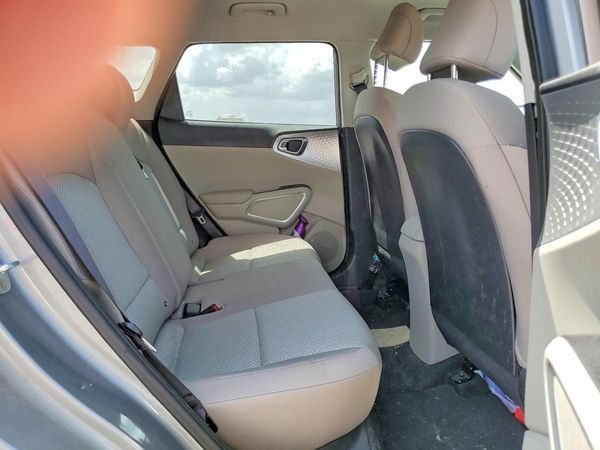 2023 KIA SOUL LX, S