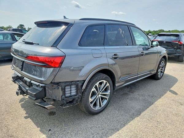 2025 AUDI Q7 quattro Premium Plus