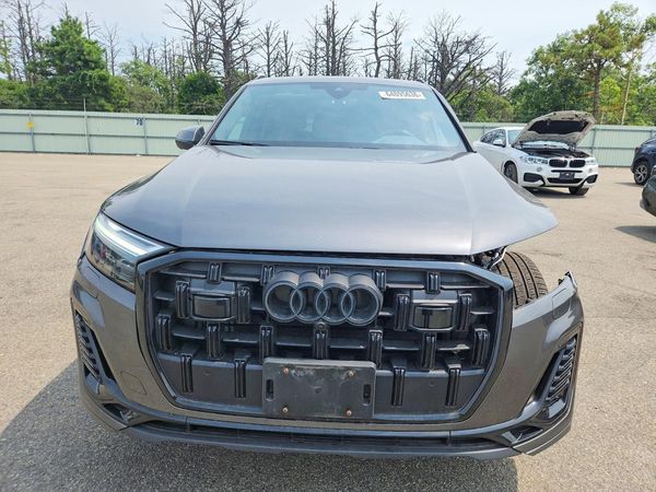 2025 AUDI Q7 quattro Premium Plus