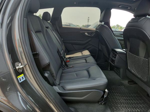 2025 AUDI Q7 quattro Premium Plus