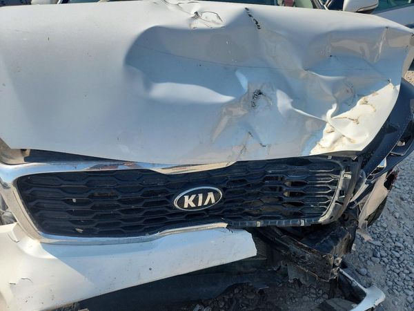 2020 KIA SORENTO L, LX, S — Engine bay