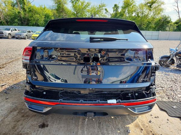 2025 VOLKSWAGEN ATLAS CROSS SPORT 4Motion SE