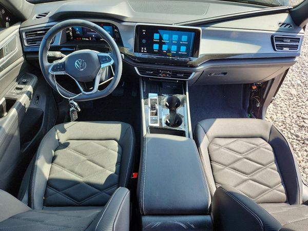 2025 VOLKSWAGEN ATLAS CROSS SPORT 4Motion SE