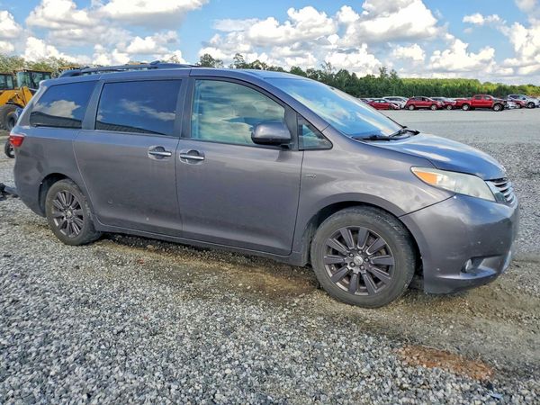 2016 TOYOTA SIENNA