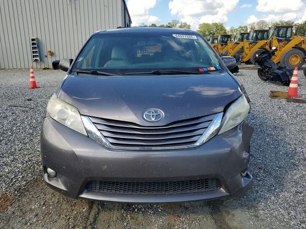 2016 TOYOTA SIENNA