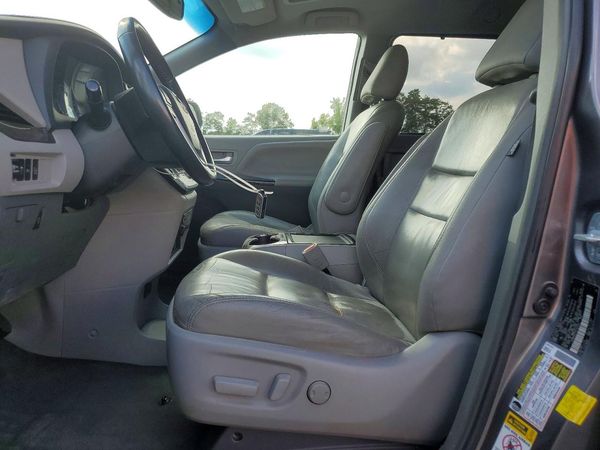2016 TOYOTA SIENNA