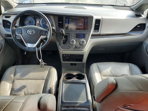 2016 TOYOTA SIENNA