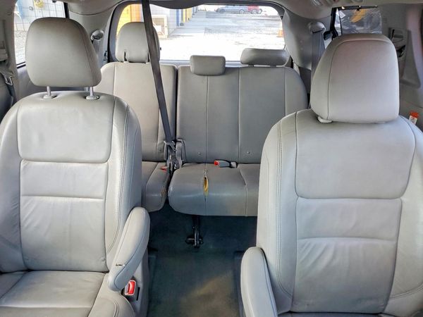2016 TOYOTA SIENNA