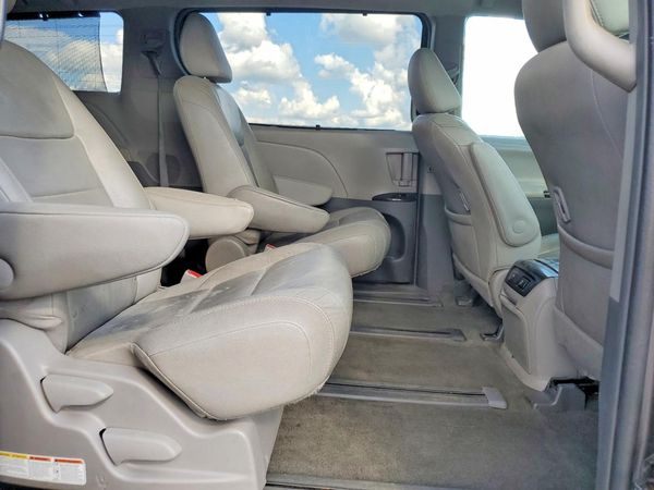 2016 TOYOTA SIENNA