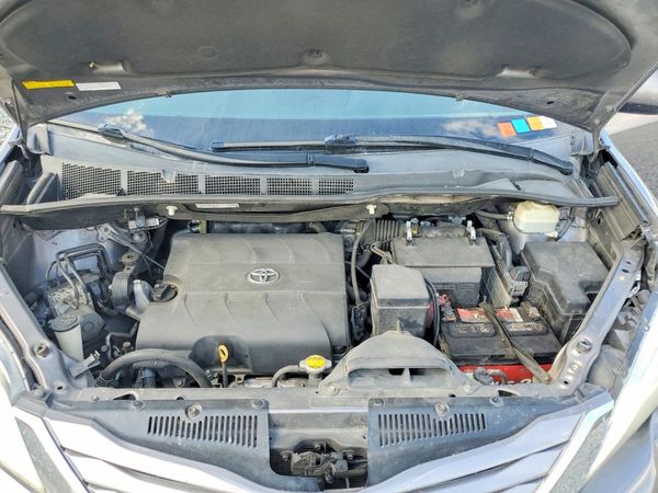 2016 TOYOTA SIENNA