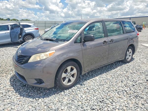 2014 TOYOTA SIENNA
