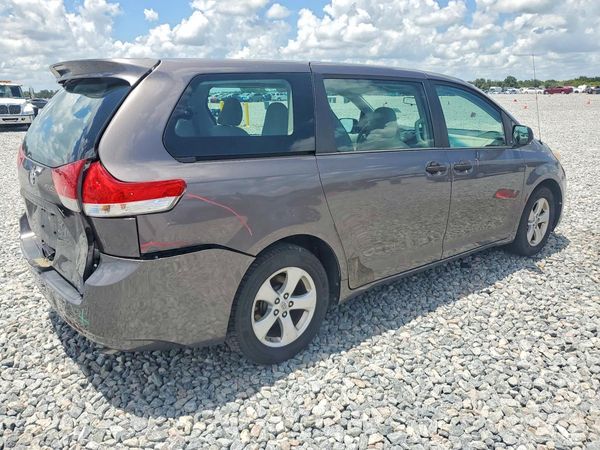 2014 TOYOTA SIENNA